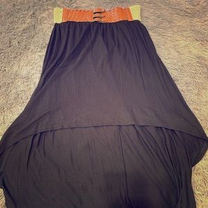 Belted, high-to-low skirt